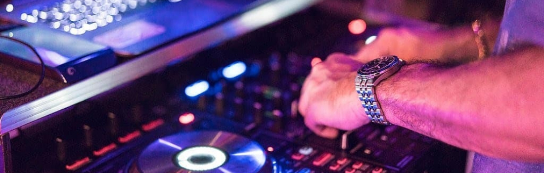 Cost Guide to Wedding DJs